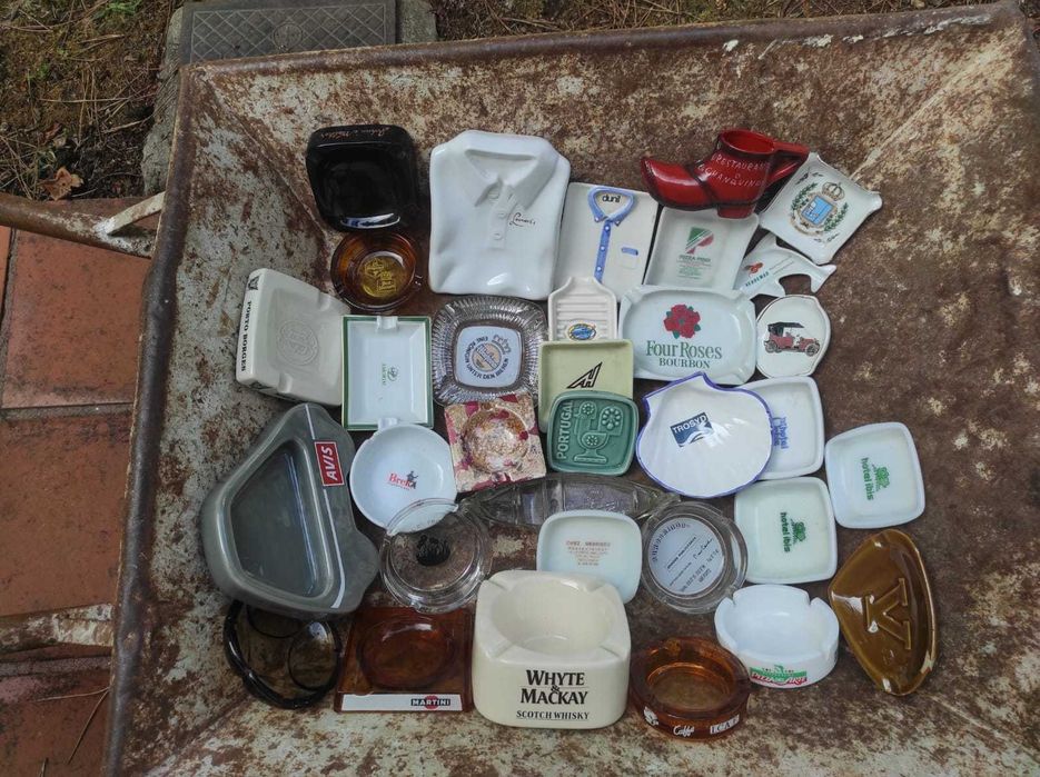 International and National Vintage Ashtray Collection64585044434179124