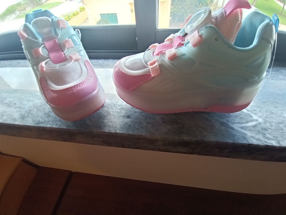 Sapatos com rodas e luzes criança