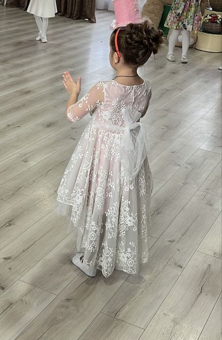 Неймовірна сукня