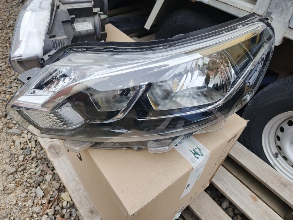 Toyota Proace lampa lampy przód Europa