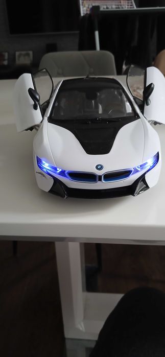 BMW i8 białe RASTAR model 1:14 Zdalnie sterowane auto pilot 2,4 GHz