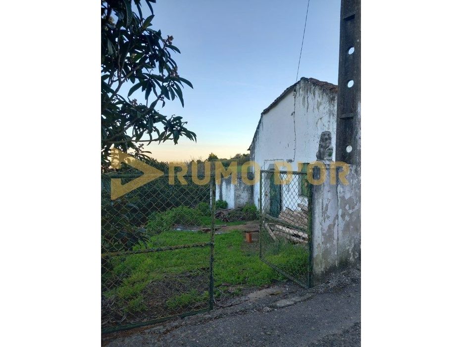 Armazém com Vista Ímpar e Terreno de 360m² - Transforme-o no Seu Re...