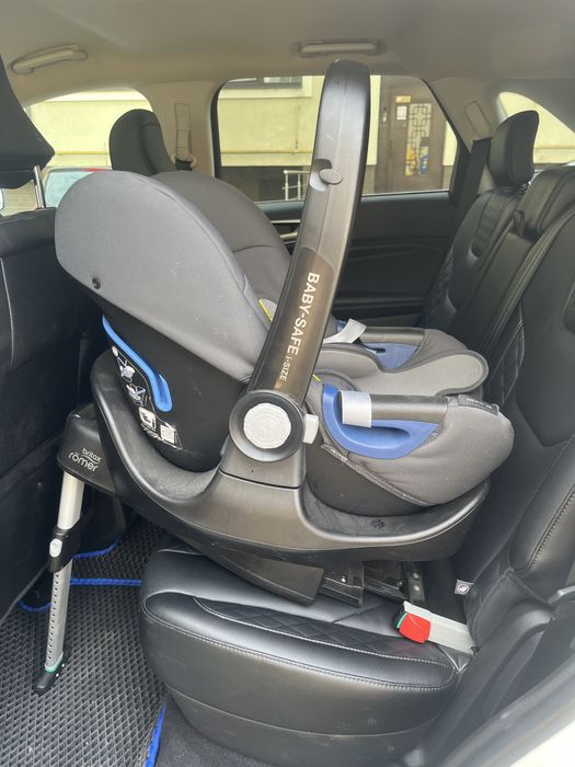 Автокрісло Britax Romer Baby-Safe i-Size + база ISOFIX
