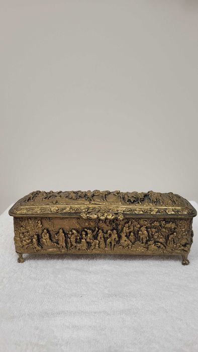 Mosiężna szkatułka z II polowy XIXw