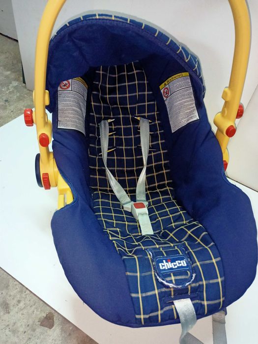 Fotelik nosidełko Chico do 13 kg