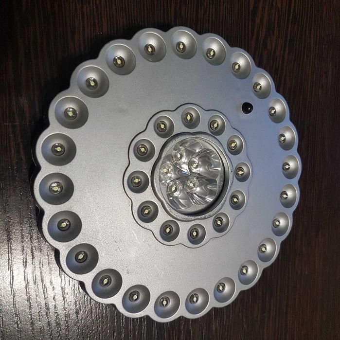 Фонарик на магните светодиодный работает от батареек