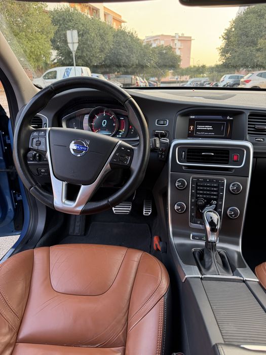 Volvo V60 hybrid 288cv
