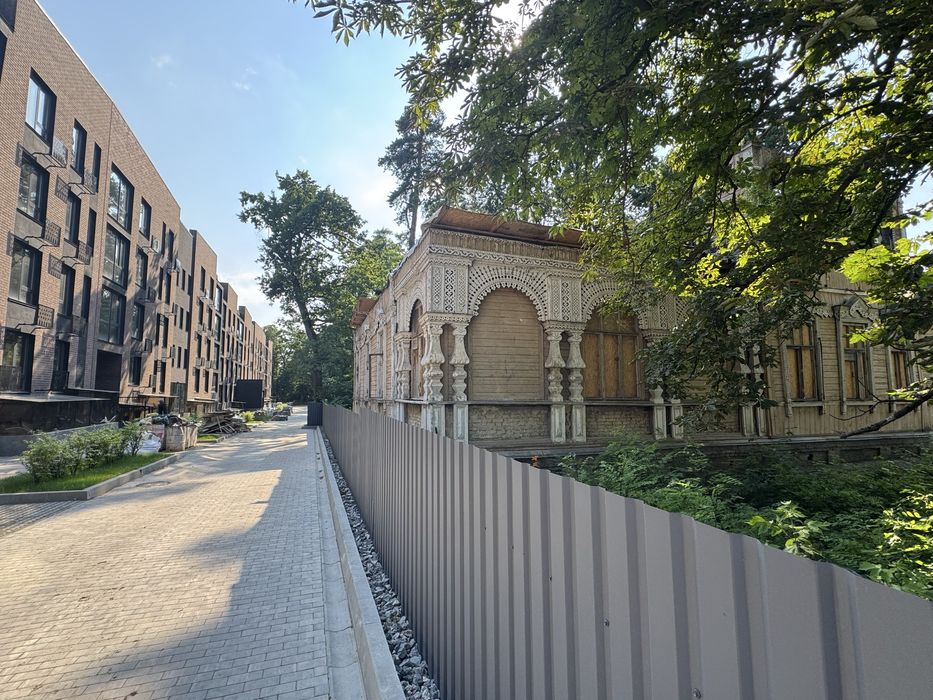 Пуща Водица, Юнкерова, фасадный комплекс зданий