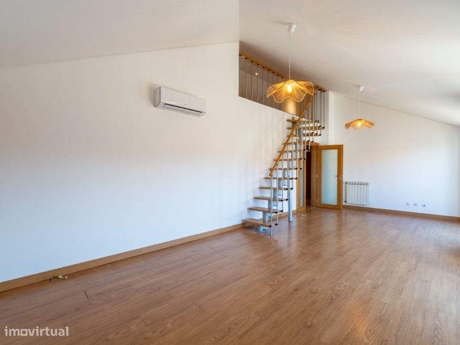 Apartamento T1+2 para arrendamento sem móveis, em condomínio privad...