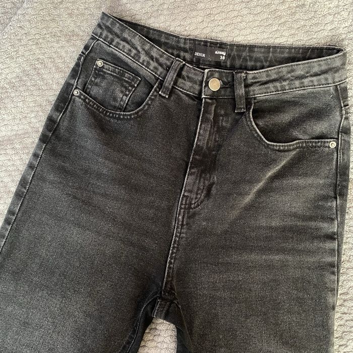 Трендові жіночі джинси кльош з потертостями