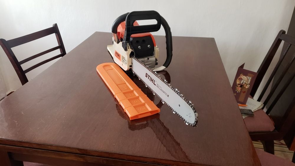 Продам бензопилу