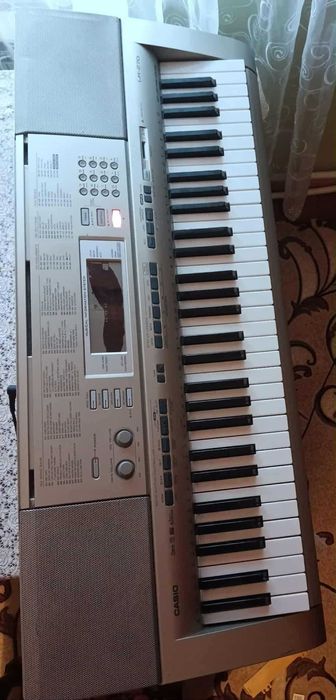 Синтезатор касіо LK 270