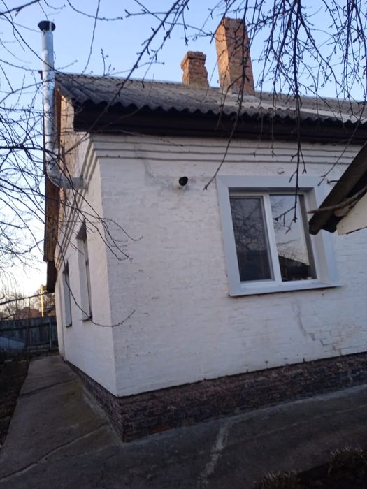 Продам півбудинку