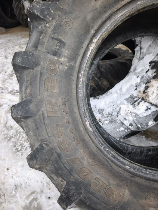 Para opony wzmocnione TRELLEBORG TM600 320/85R20 12.4 R20 PIRELLI
