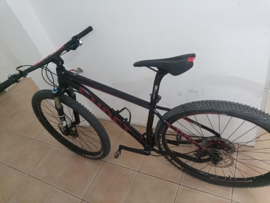 Bike aro 29 quadro de alumínio,  suspensão fox com broqueio no guião  12v