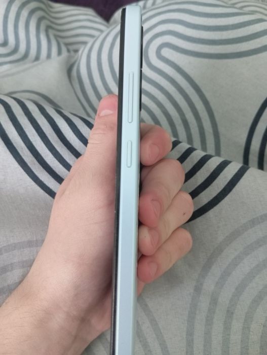 Продам телефон itel p40