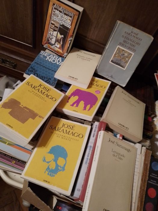 Saldos galácticos Saramago e muitos outros com dedicatórias  assinados pelos autores  e ainda  outros Com valores que  não são deste universo desde 2E
