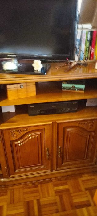 Venda de móvel de TV usado mas como novo