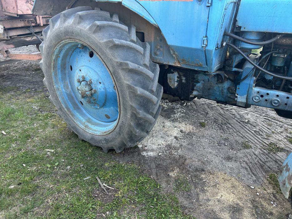 Трактор МТЗ-80 з причіпом самоскид