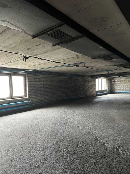 Гараж-стоянка  Північний, Коновальця   1700  у.о.