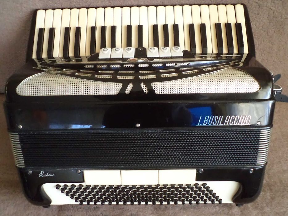 Akordeon I. BUSILACCHIO 120 basów