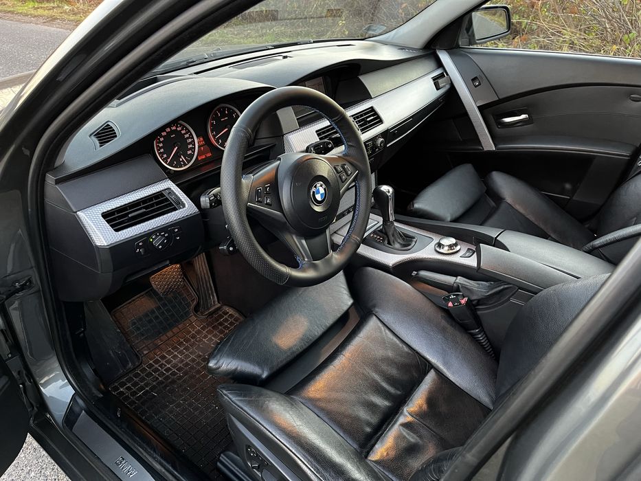 BMW e60 530i.