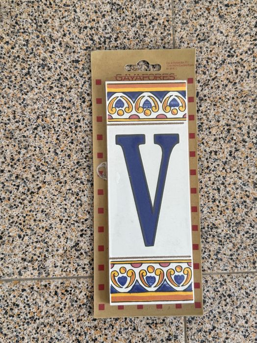 Azulejos Decorativos com Letras – Novos, Conjunto “Vivenda do Moreira”