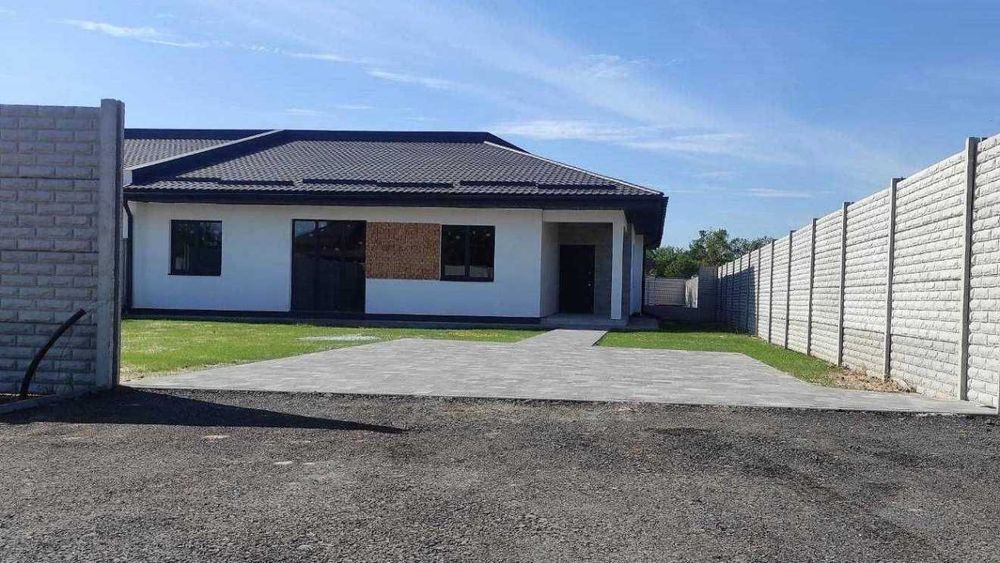 Продаётся таунхаус с участком в коттеджном посёлке Павленки(код5460)