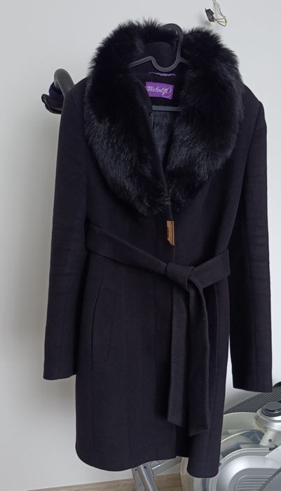 Продам зимове пальто з песцем