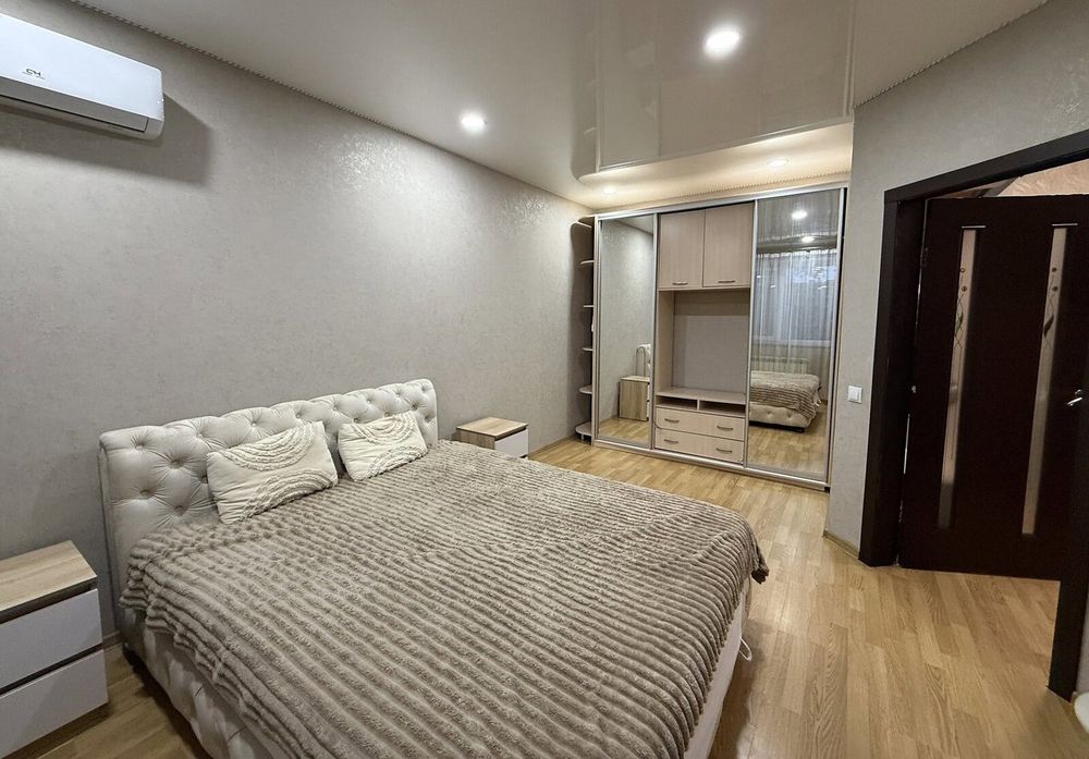 Продам терміново ! Квартира з ремонтом меблями та технікою, 1-кімн., 37 м², Ірпінь. Поруч центральний парк