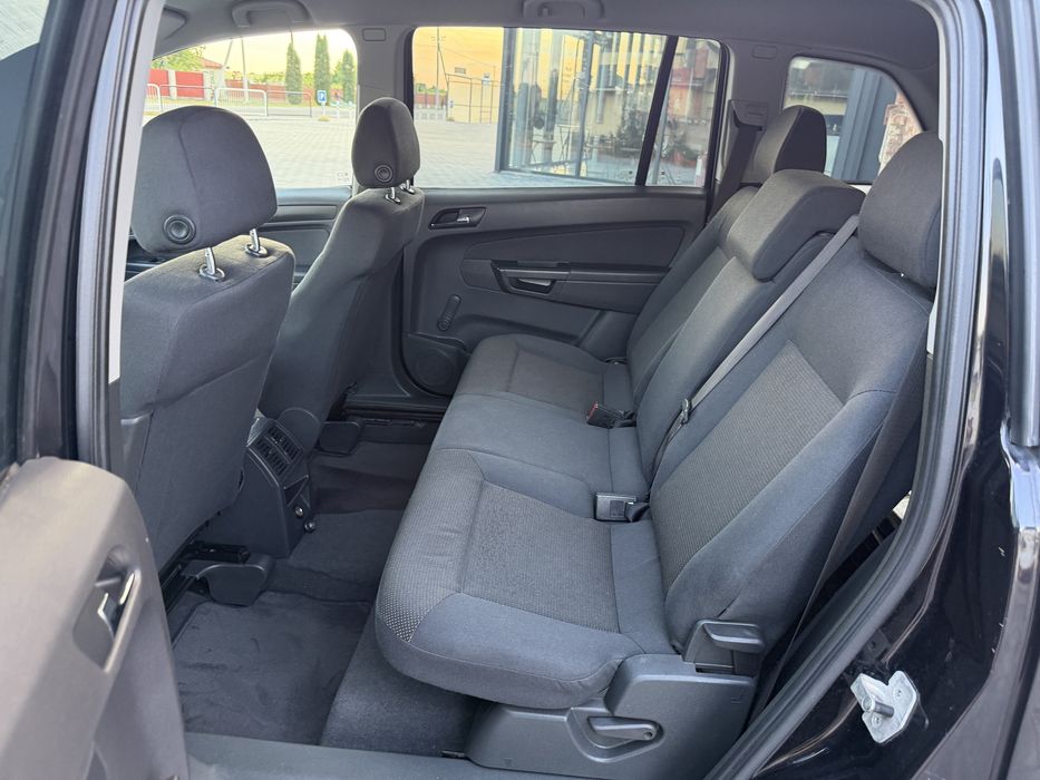 Opel Zafira 2010  рік 1,6 бенз 7 - місна