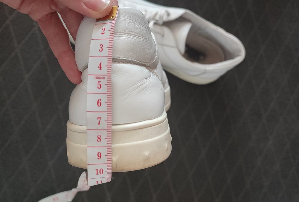 Skórzane białe trampki