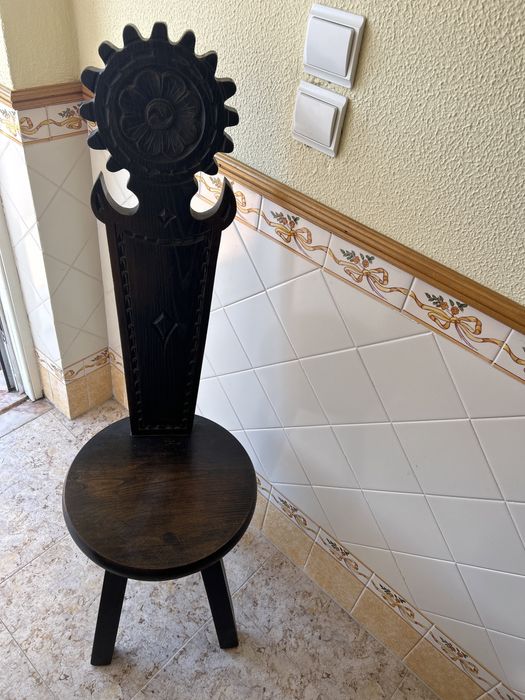 Vendo cadeira de madeira