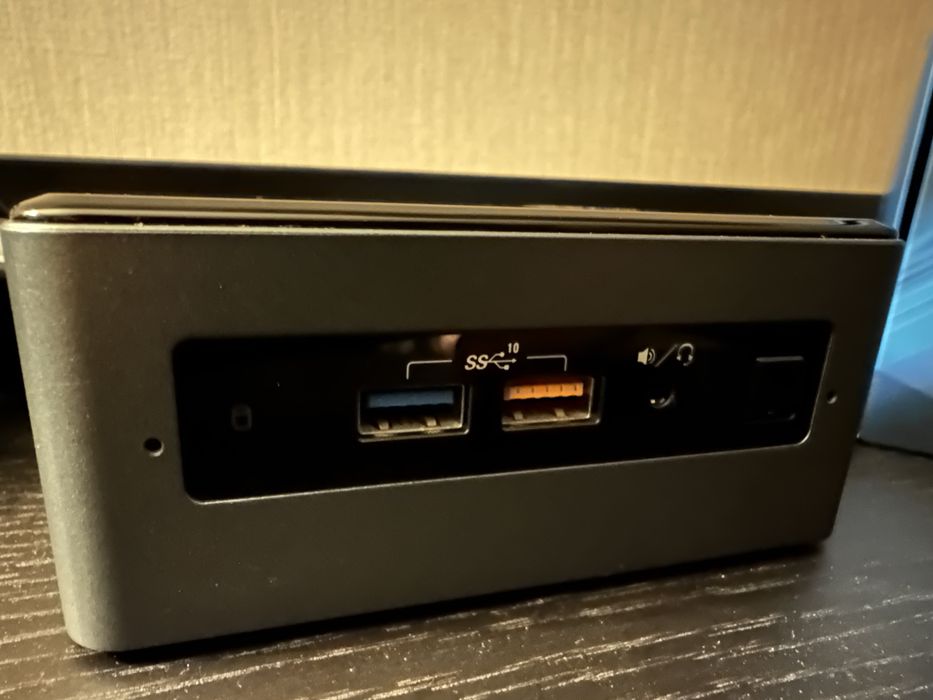 Intel NUC i3- 16gb Ram e 500 rom