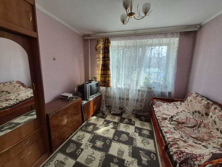 43136 ІД 2к Гречани в гуртожитку 33 кв.м.