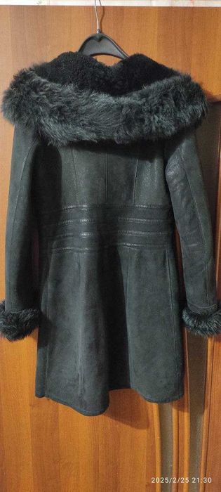 Элегантная женская дубленка из натуральной овчины с меховой отделкой