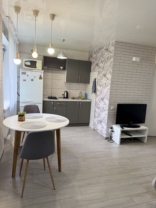 Студия посуточно, почасово. Жилпоселок, пл. Победы.