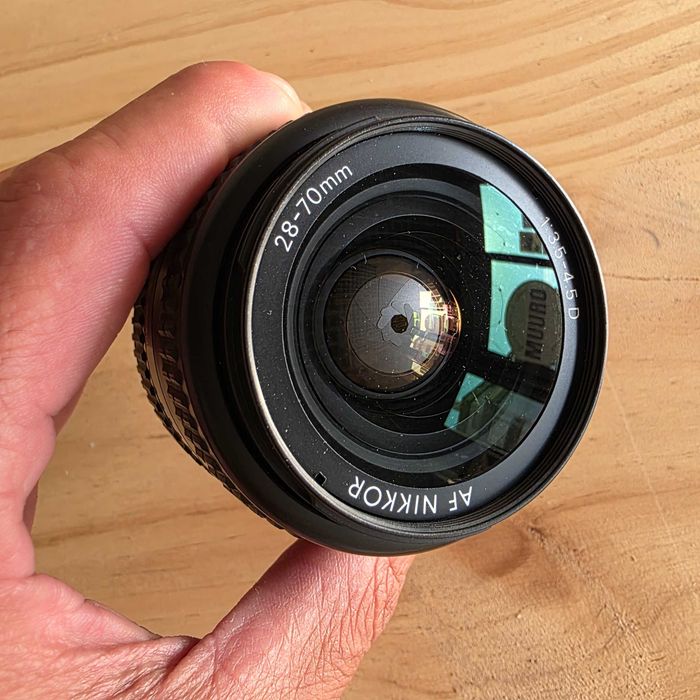 Objectiva Nikon AF 24-120mm.