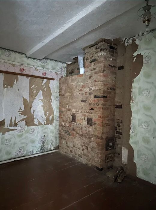 Будинок смт.Ріпки на березі річки