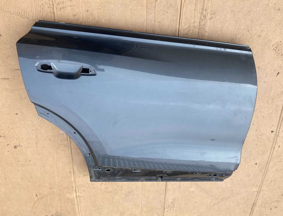 Двері задні праві Audi Q8 дверь дверка має пошкодження видно на фото