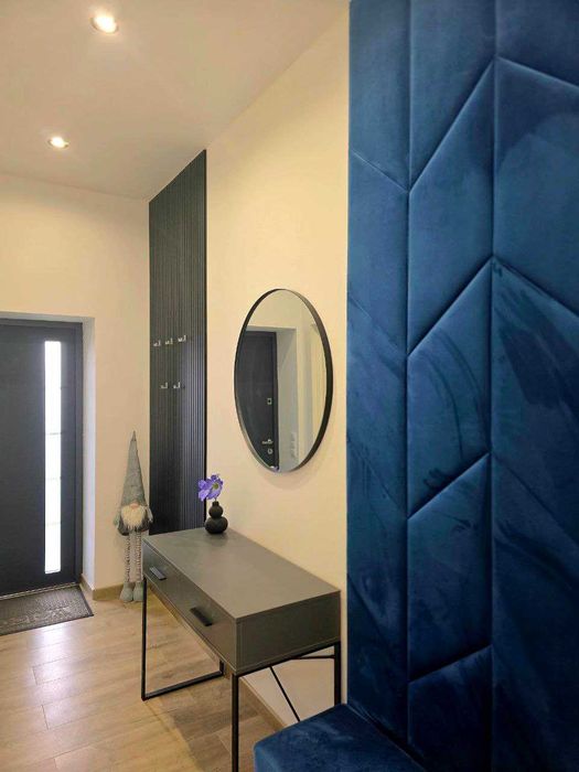 Продам дом на берегу озера с бассейном в КГ"Межречье" от собственника.