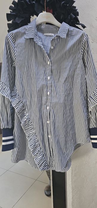 Śliczna koszula  z falbaną