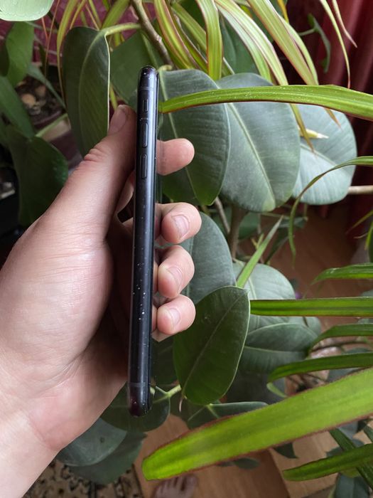 Айфон хр Iphone XR 64 в хорошем состоянии 87% батарейка