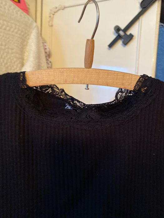 Top Zara czarny z koronką prążkowany M
