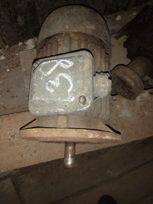 Електродвигуни  типу  АИММ та 2ПН 100L (1,1/1500-4300)