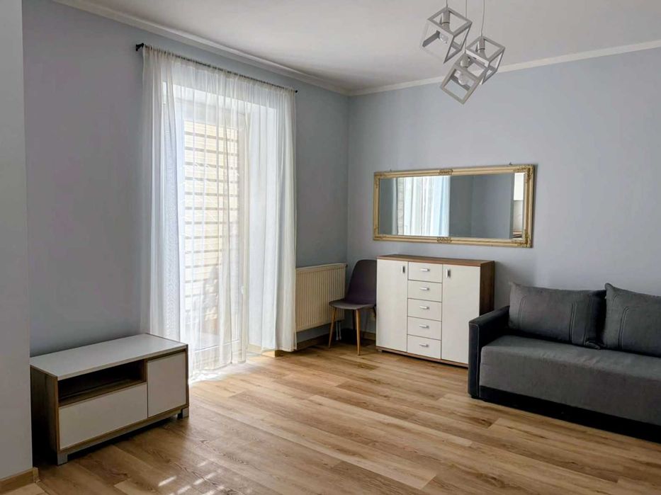 Przytulna kawalerka w apartamentowcu