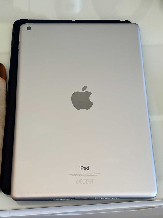 iPad (9.ª Geração) 64GB Wi-Fi - Como Novo (Muito Estimado)