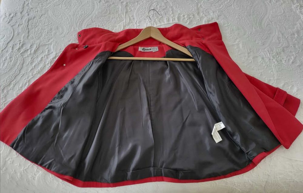 Capa / Poncho vermelho, Stradivarius, tamanho S