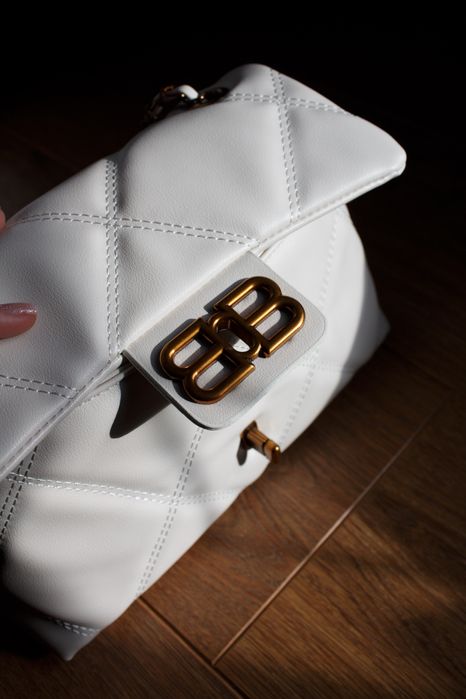 Біла жіноча сумка