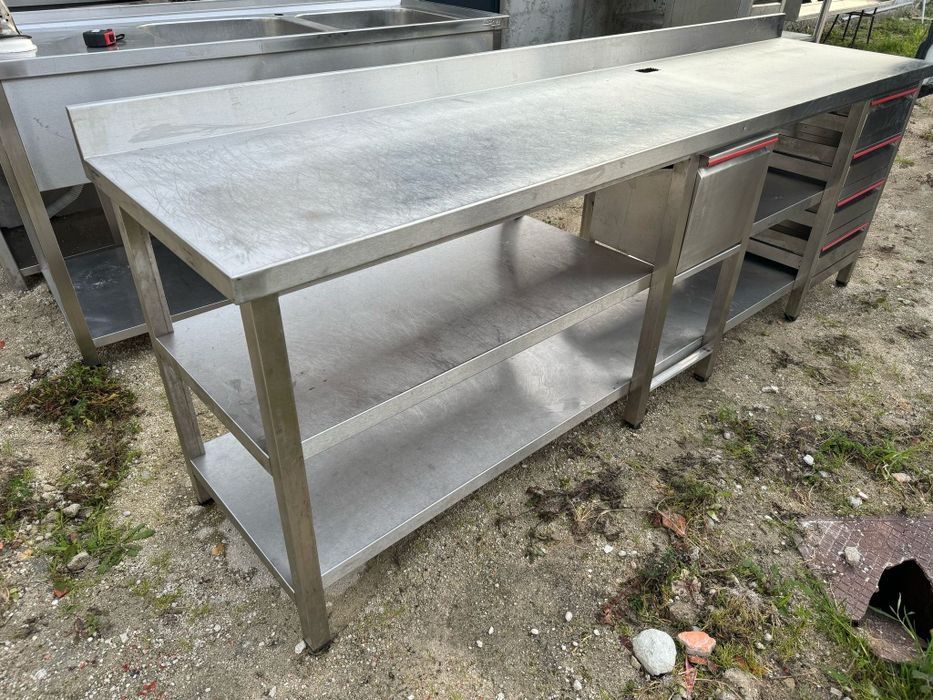 Bancada de apoio em inox para restauração